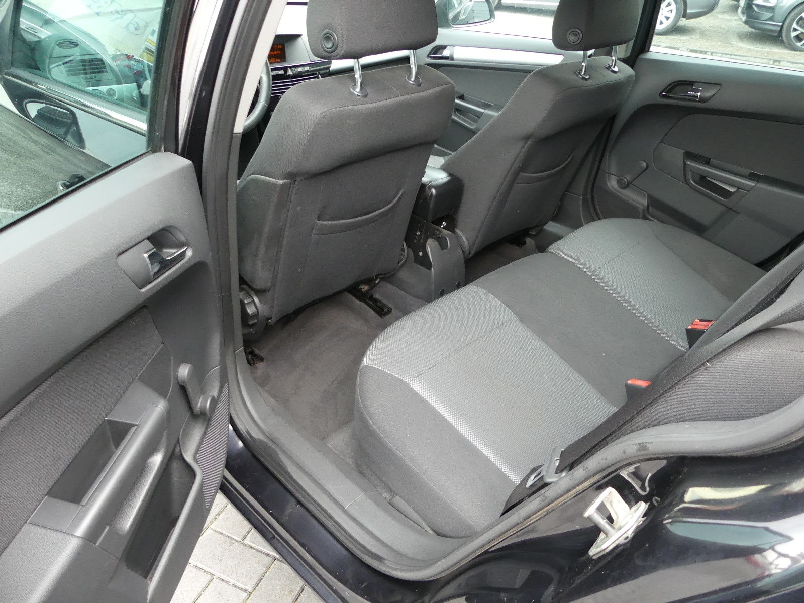 Fahrzeugabbildung Opel Astra H Caravan Edition "111 Jahre"