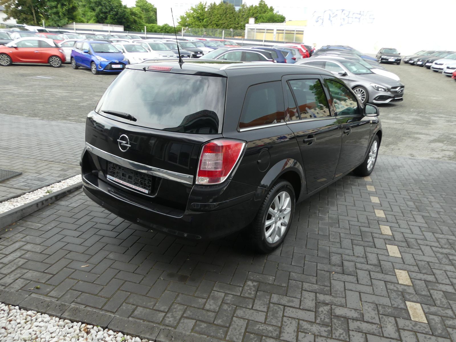 Fahrzeugabbildung Opel Astra H Caravan Edition "111 Jahre"