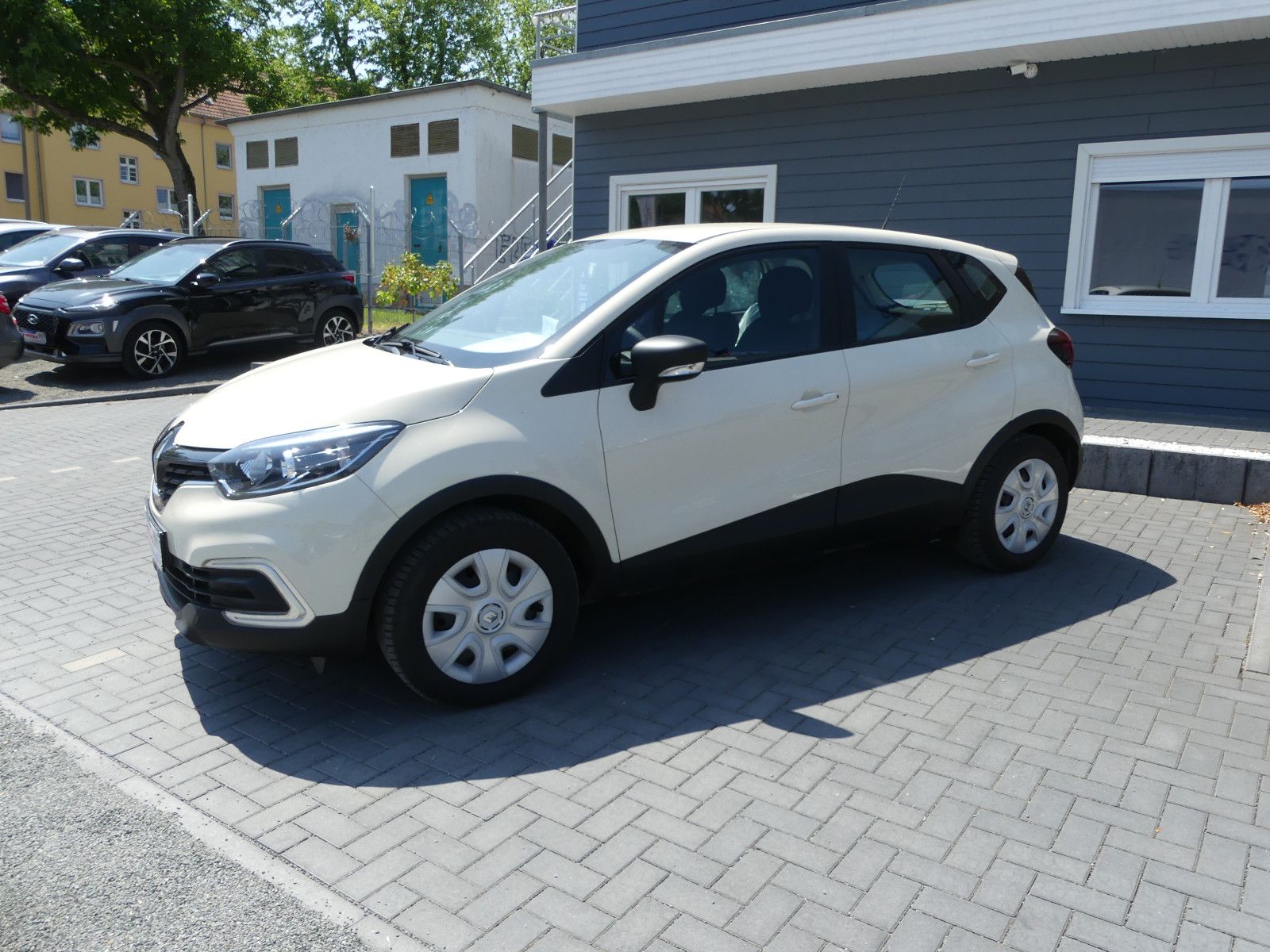 Fahrzeugabbildung Renault Captur Life"NUR33TKM"