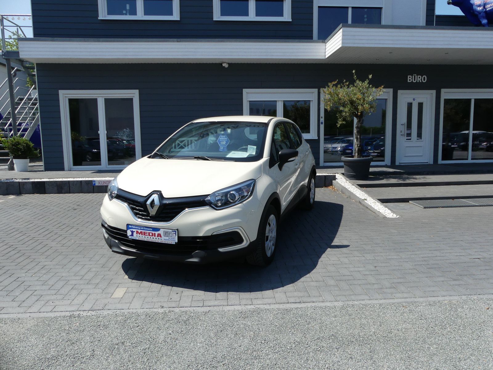 Fahrzeugabbildung Renault Captur Life"NUR33TKM"