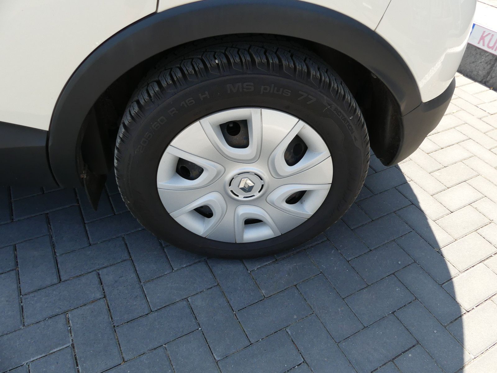 Fahrzeugabbildung Renault Captur Life"NUR33TKM"