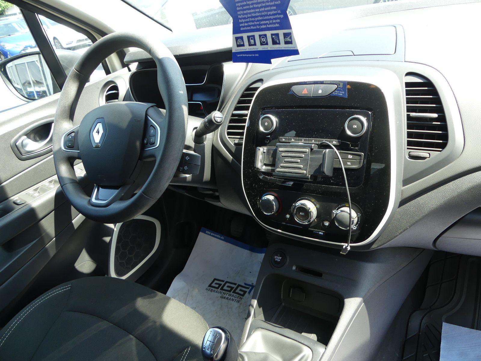 Fahrzeugabbildung Renault Captur Life"NUR33TKM"