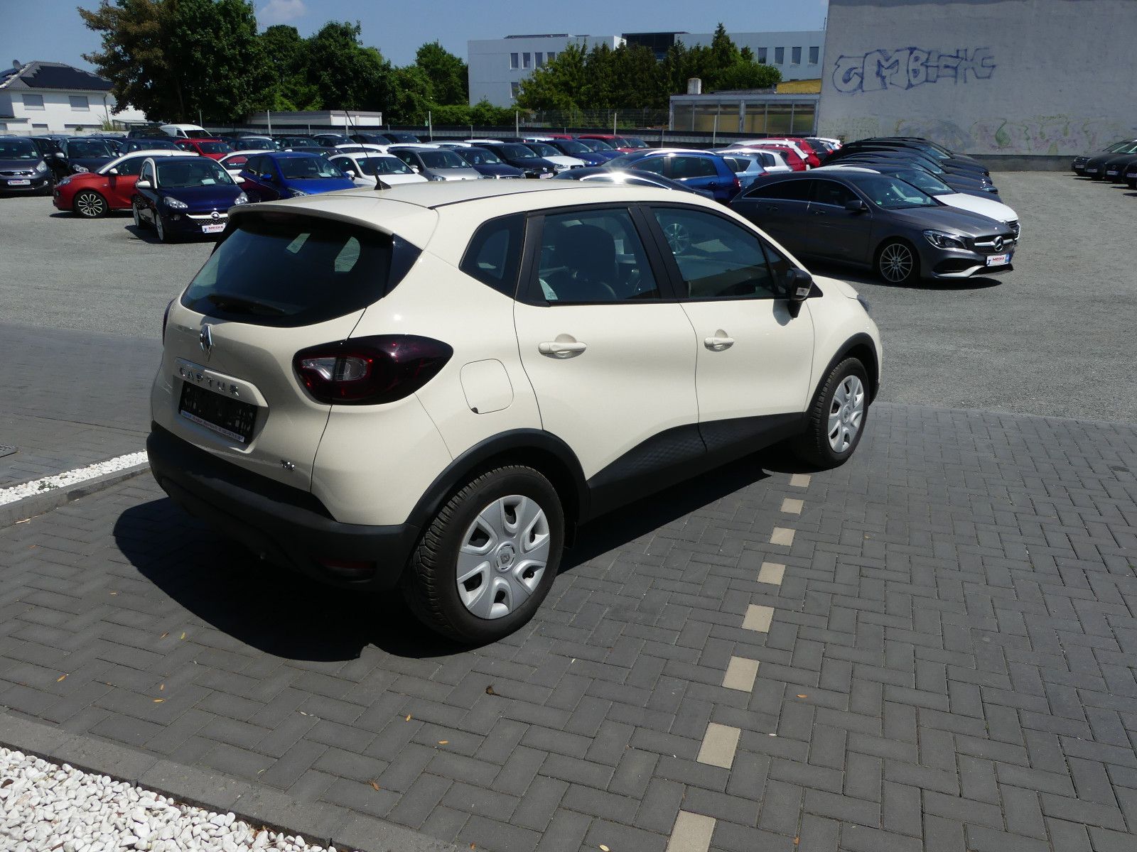 Fahrzeugabbildung Renault Captur Life"NUR33TKM"