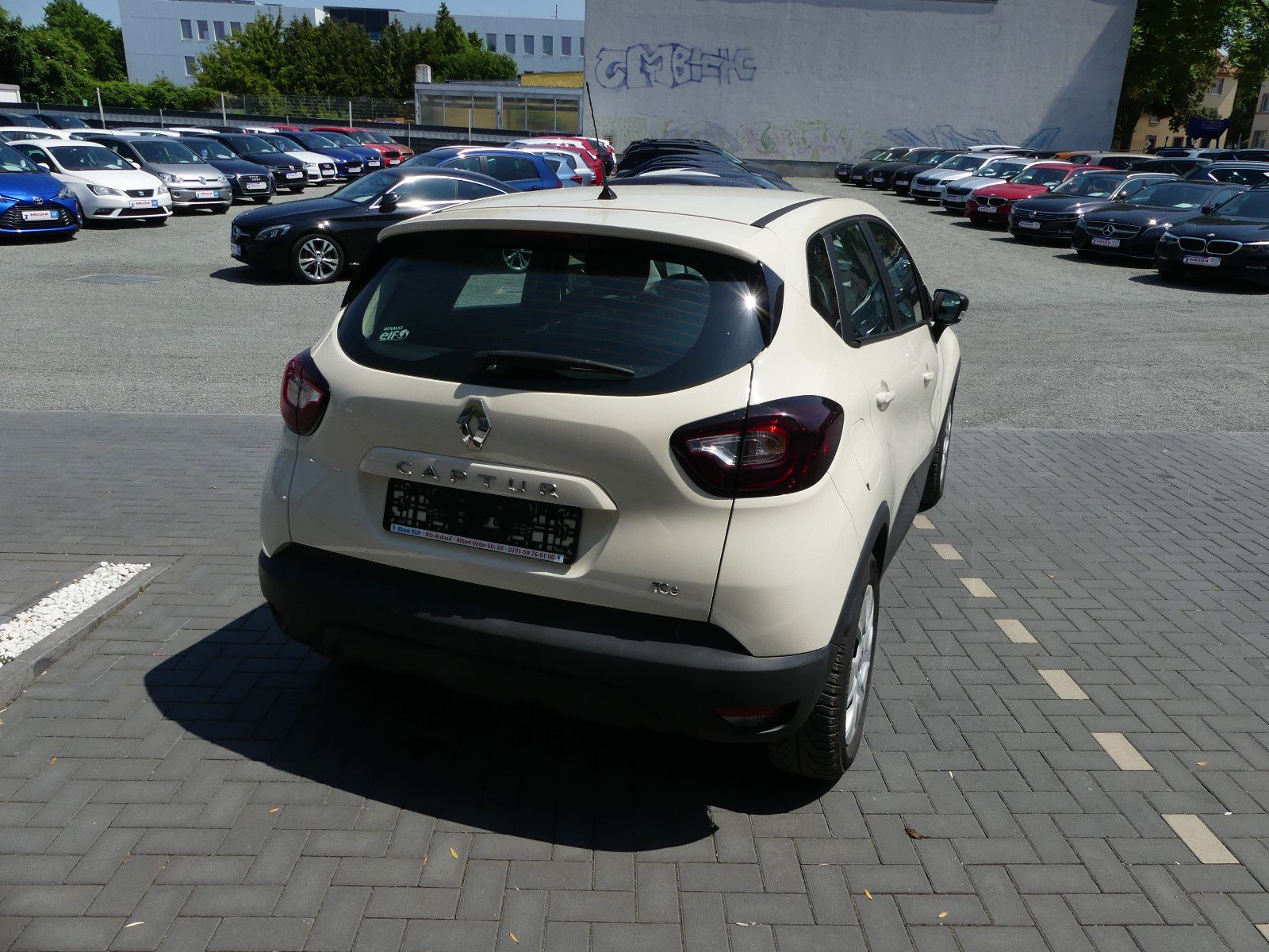 Fahrzeugabbildung Renault Captur Life"NUR33TKM"