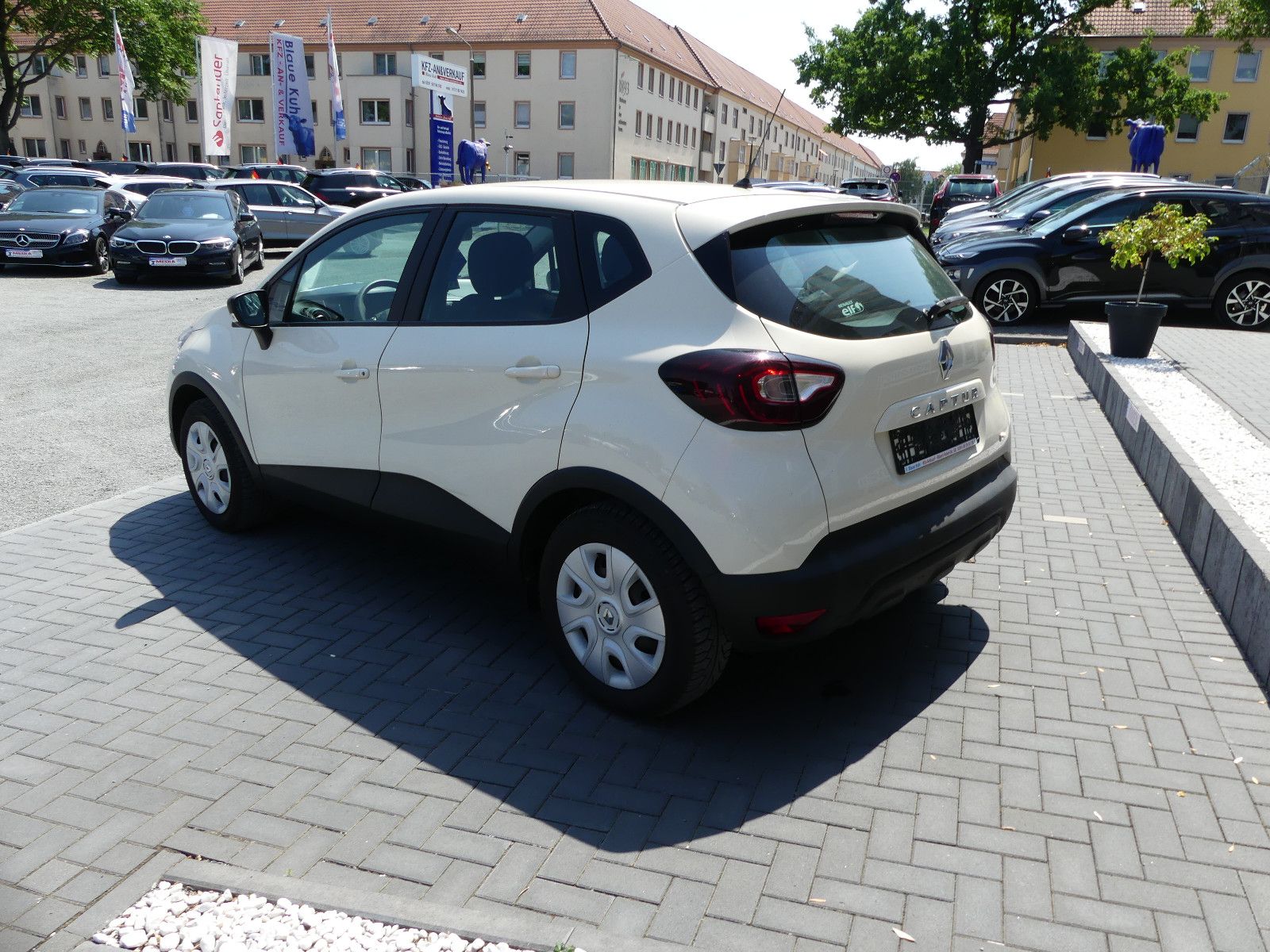 Fahrzeugabbildung Renault Captur Life"NUR33TKM"