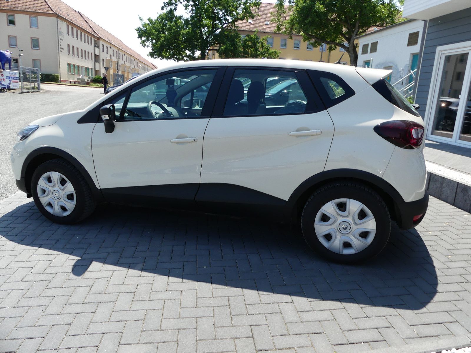 Fahrzeugabbildung Renault Captur Life"NUR33TKM"