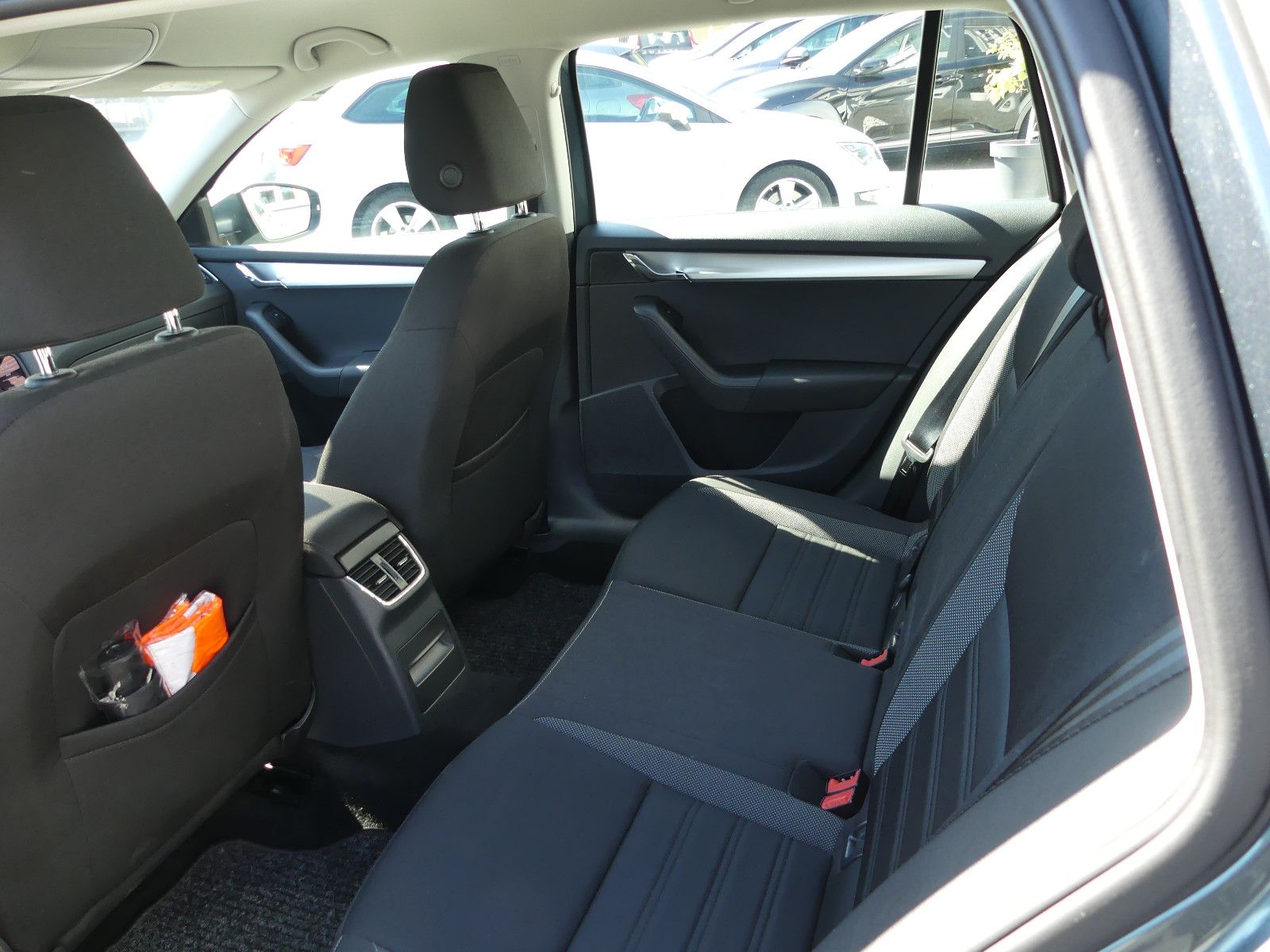 Fahrzeugabbildung SKODA Octavia Combi Ambition, * 1 HAND*