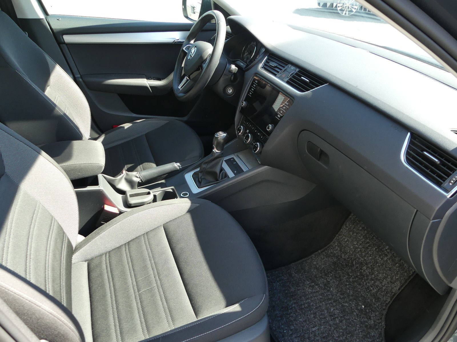 Fahrzeugabbildung SKODA Octavia Combi Ambition, * 1 HAND*