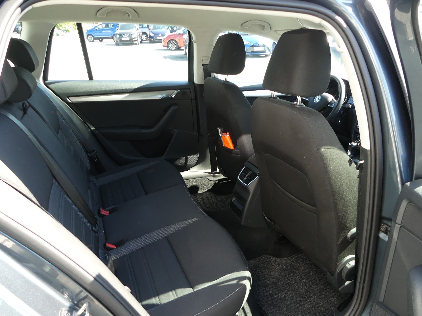 Fahrzeugabbildung SKODA Octavia Combi Ambition, * 1 HAND*