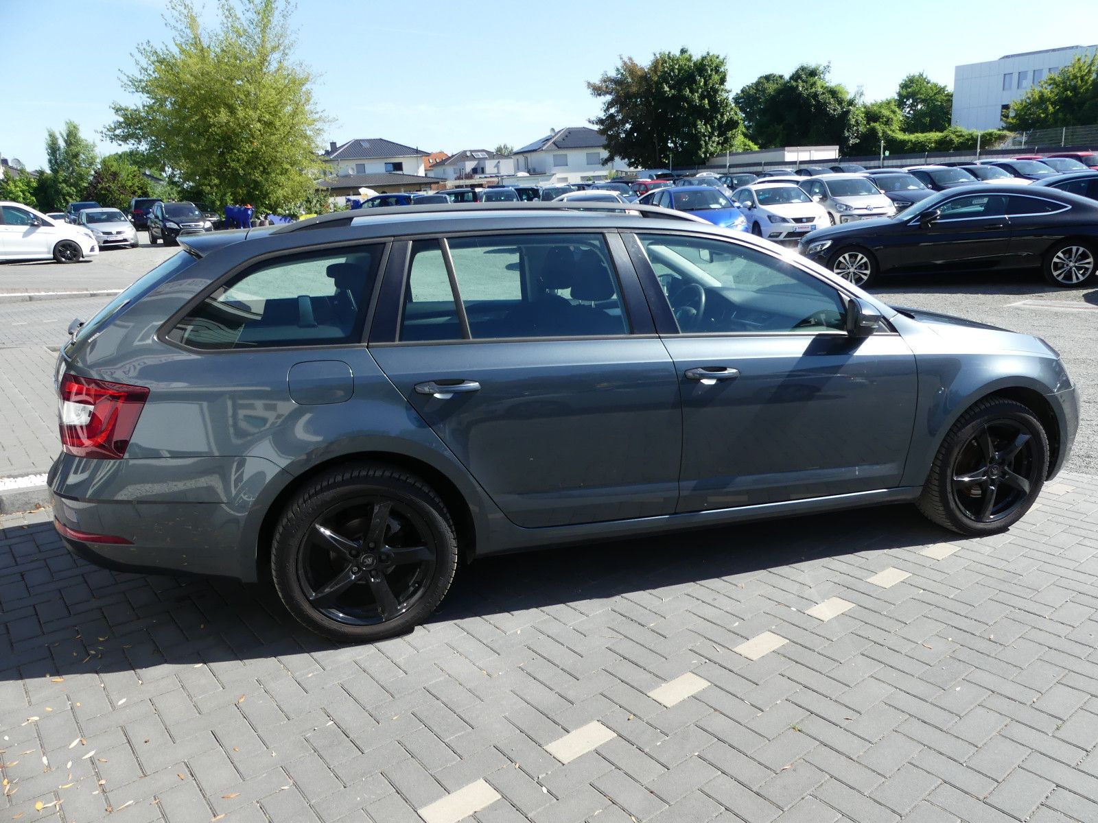 Fahrzeugabbildung SKODA Octavia Combi Ambition, * 1 HAND*