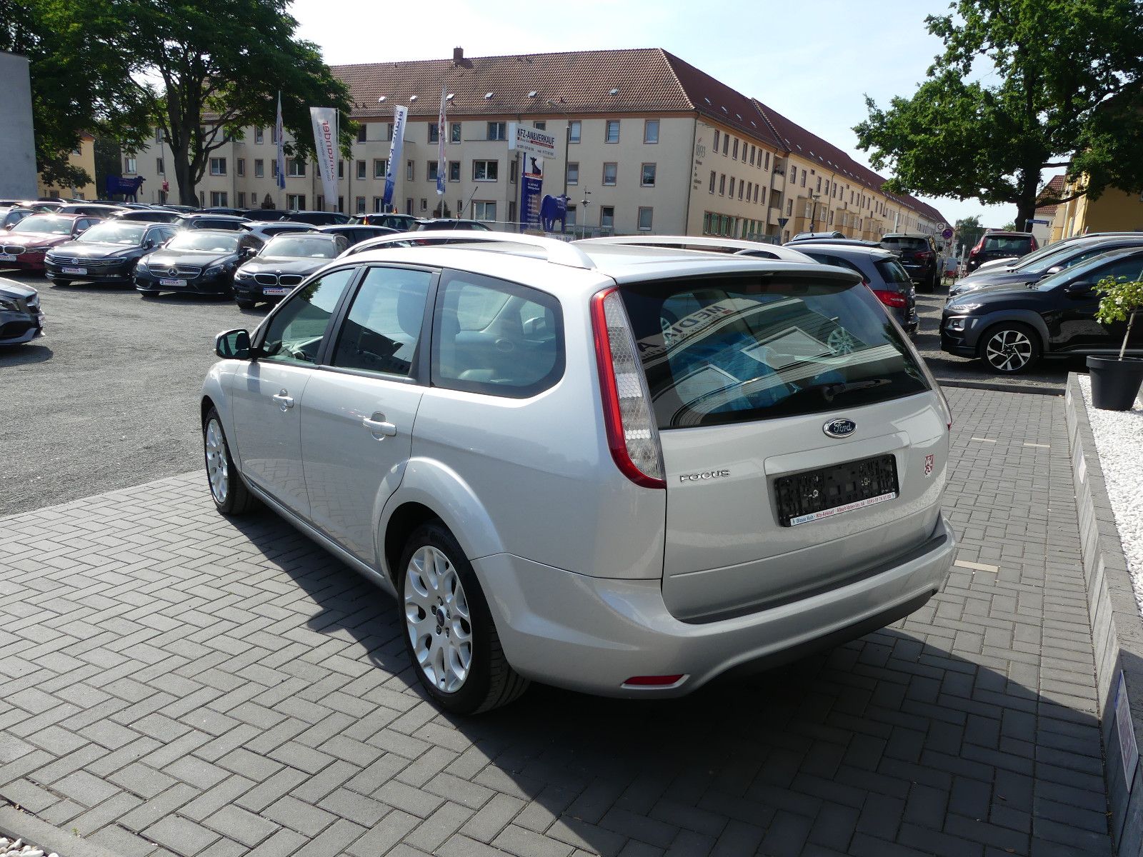 Fahrzeugabbildung Ford Focus Turnier Sport, *TÜV NEU*