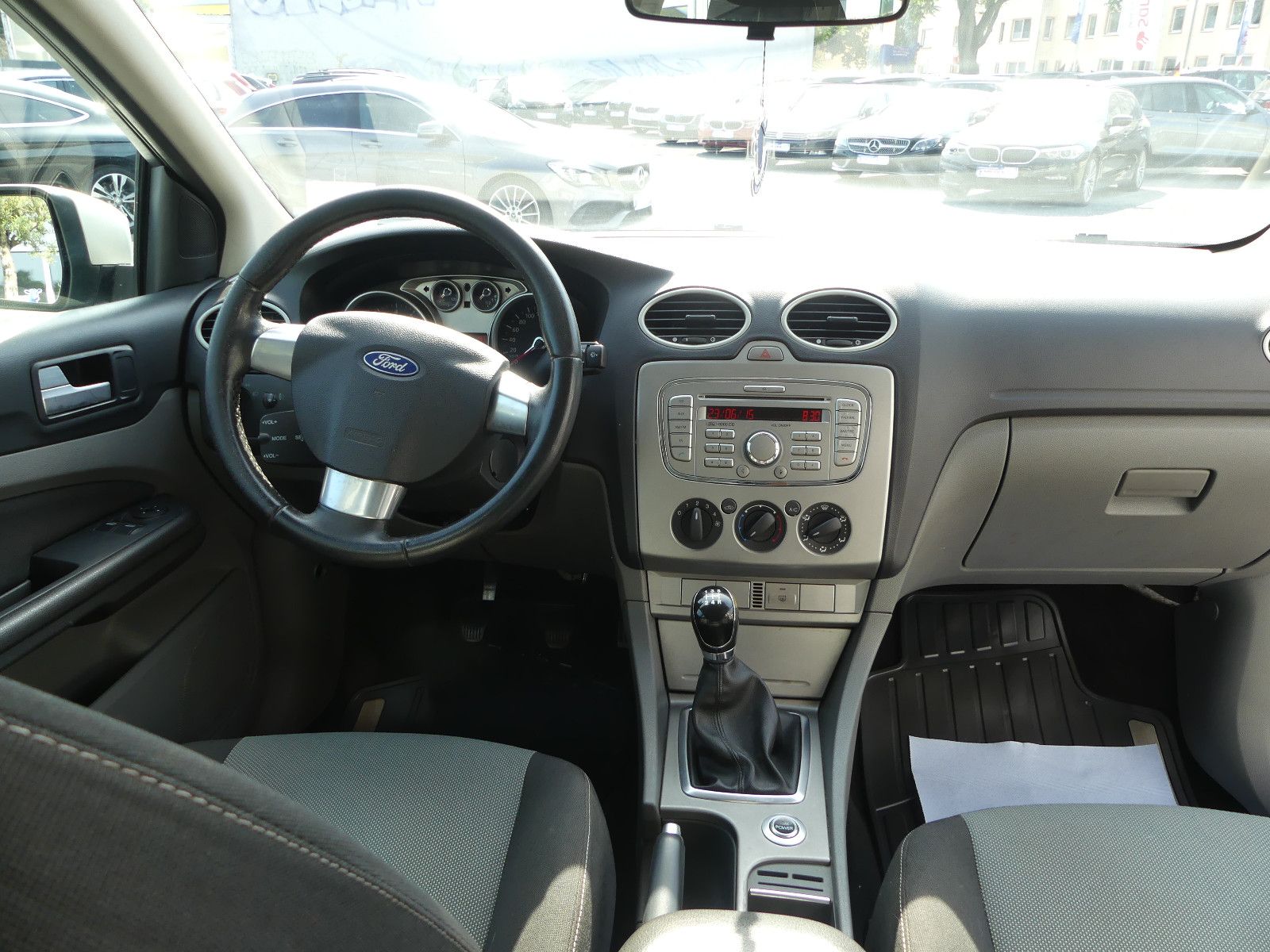 Fahrzeugabbildung Ford Focus Turnier Sport, *TÜV NEU*