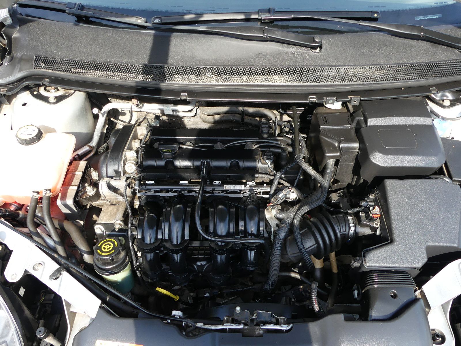 Fahrzeugabbildung Ford Focus Turnier Sport, *TÜV NEU*