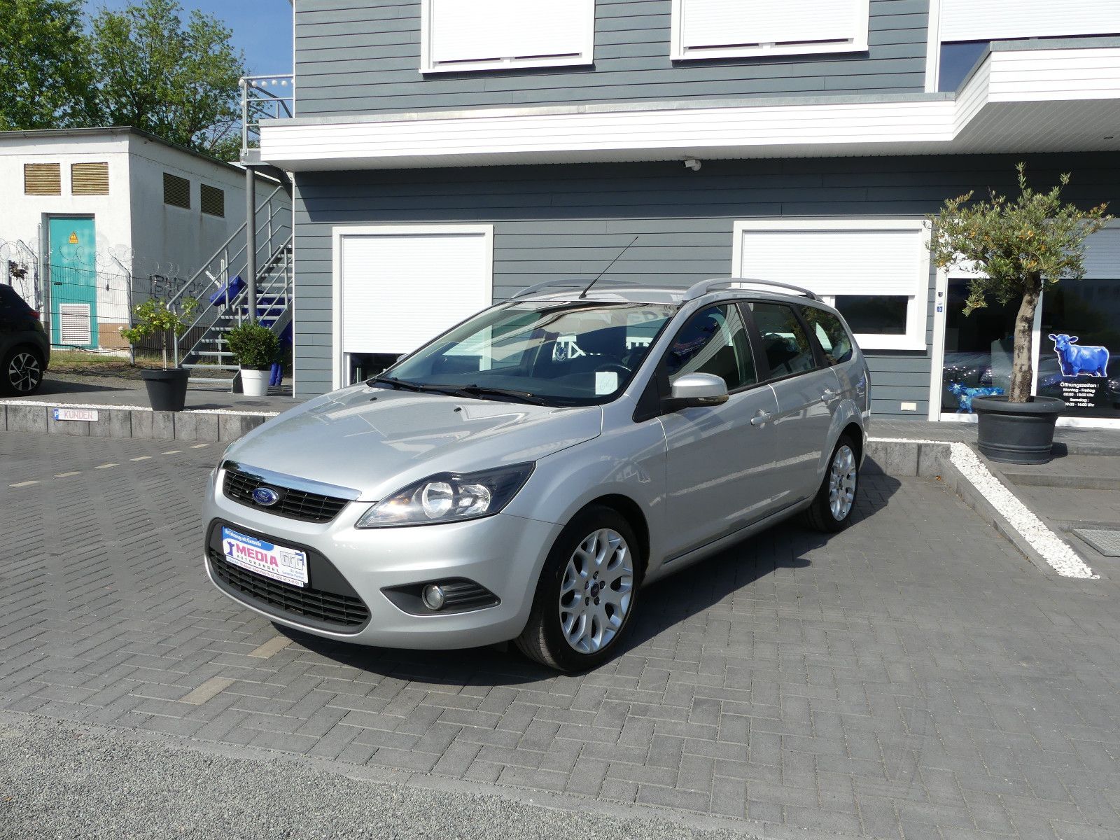Fahrzeugabbildung Ford Focus Turnier Sport, *TÜV NEU*