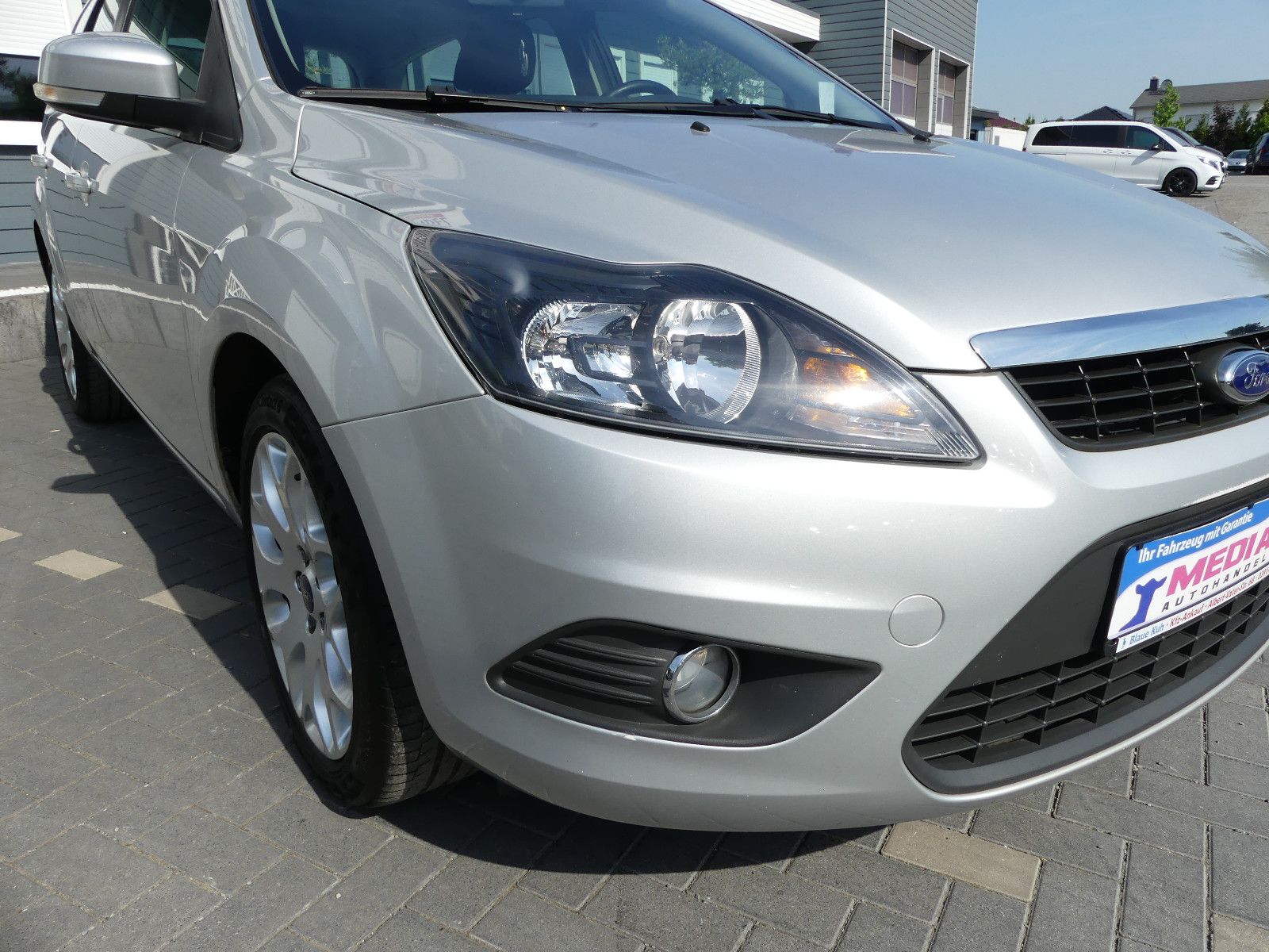 Fahrzeugabbildung Ford Focus Turnier Sport, *TÜV NEU*