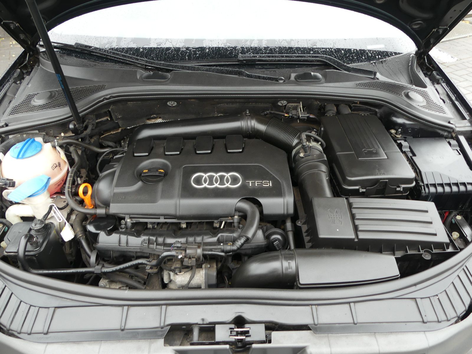 Fahrzeugabbildung Audi A3 Sportback 1.8 TFSI S line Sportpaket plus