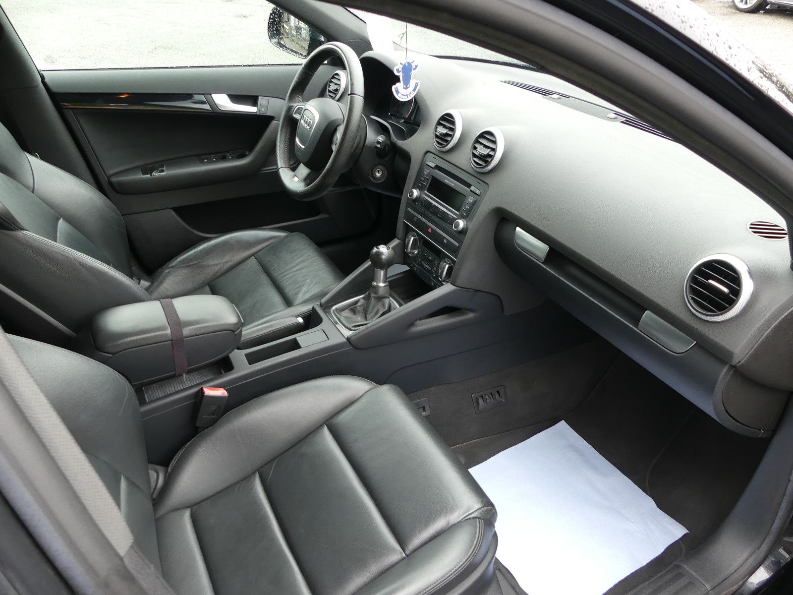 Fahrzeugabbildung Audi A3 Sportback 1.8 TFSI S line Sportpaket plus