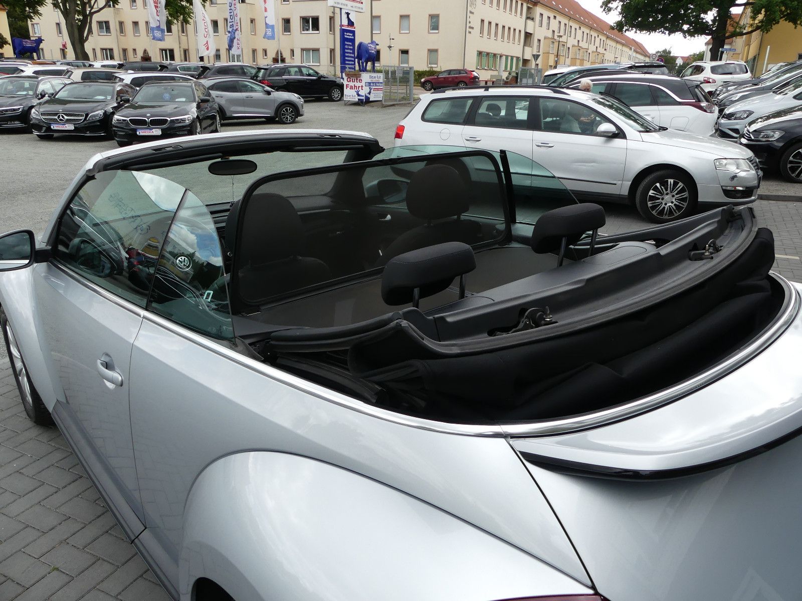 Fahrzeugabbildung Volkswagen Beetle Cabriolet Basis, 63000 km