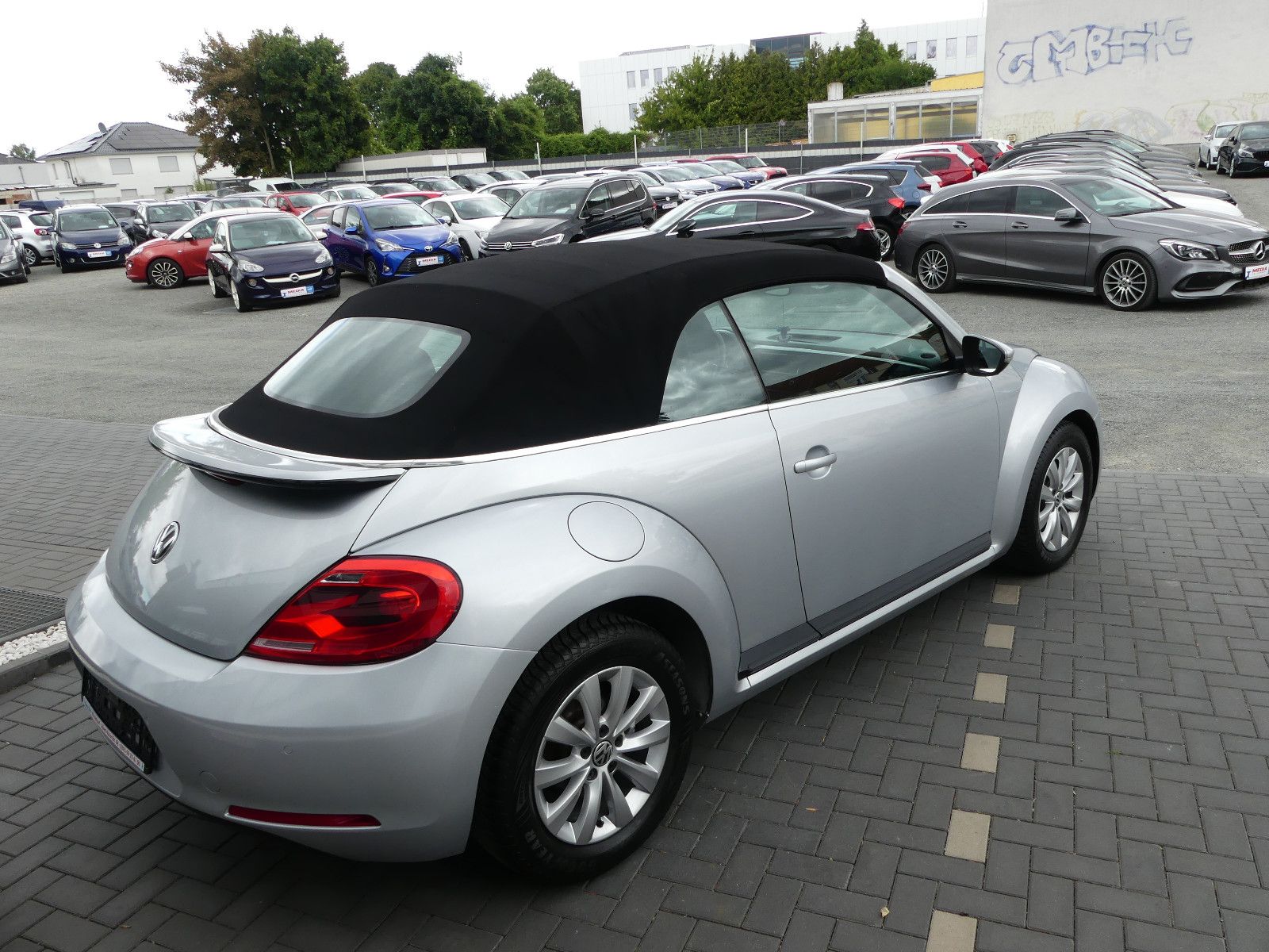Fahrzeugabbildung Volkswagen Beetle Cabriolet Basis, 63000 km