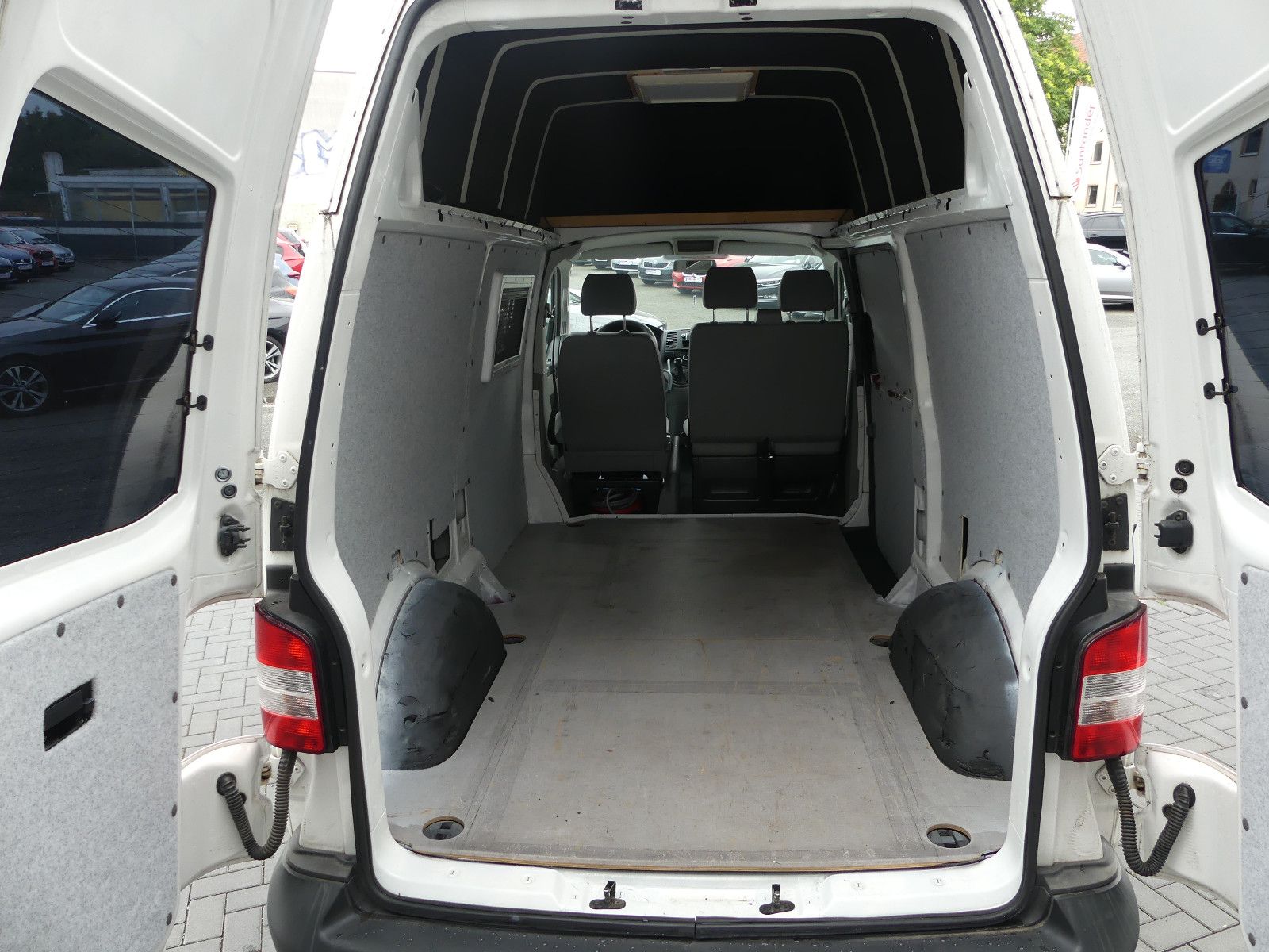 Fahrzeugabbildung Volkswagen T5 Transporter Kasten-Kombi Kasten-Hochdach lang