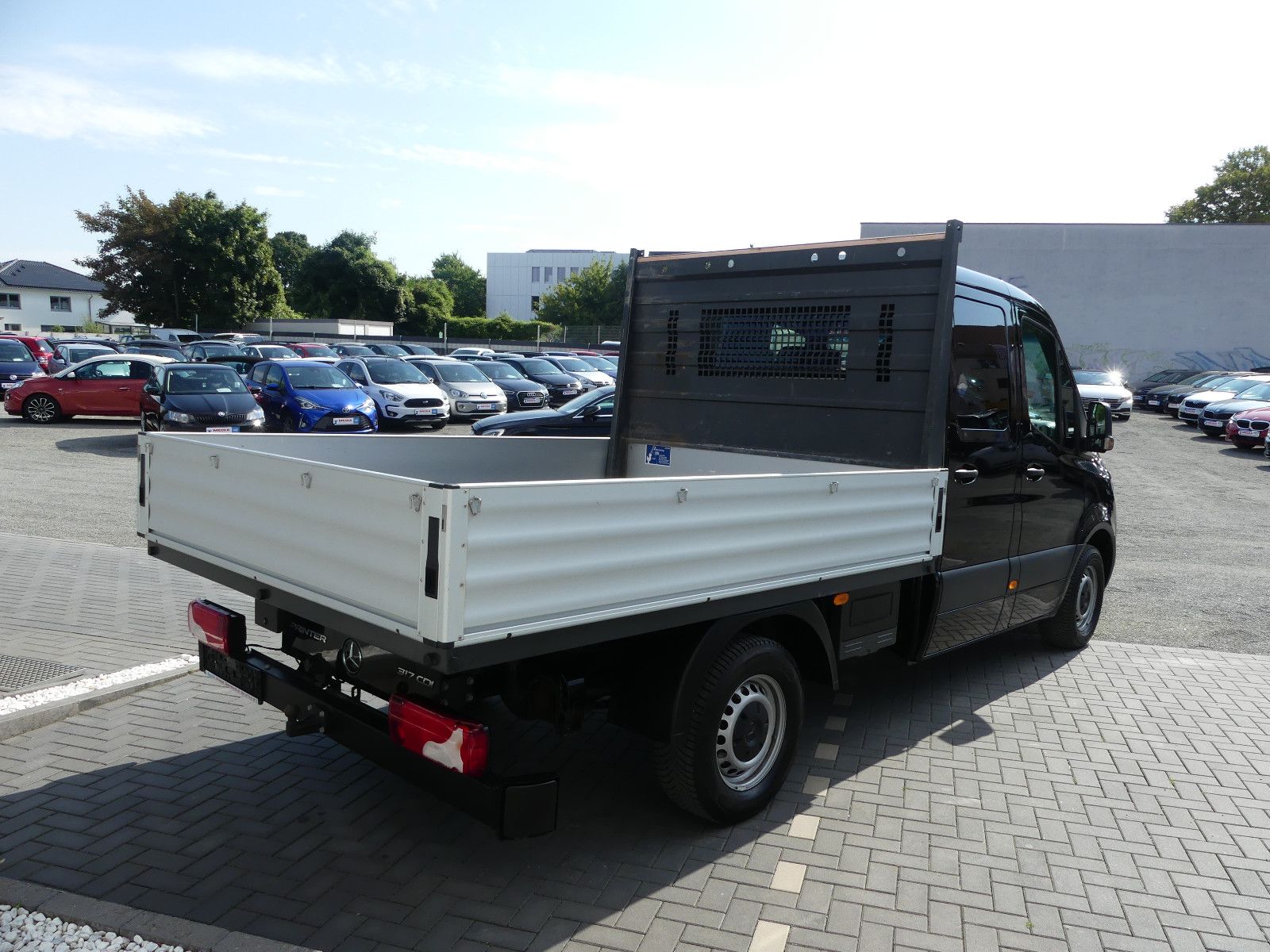 Fahrzeugabbildung Mercedes-Benz Sprinter III Pritsche DoKa RWD/AWD 317 C