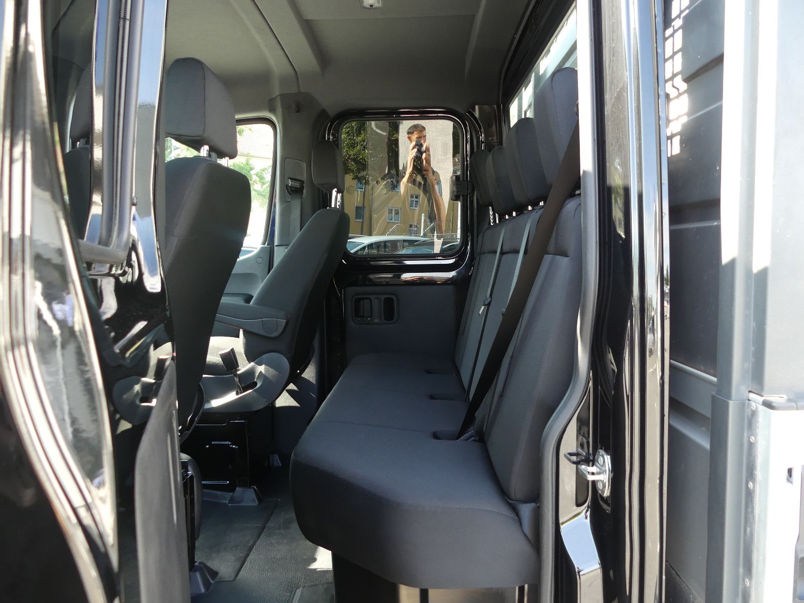 Fahrzeugabbildung Mercedes-Benz Sprinter III Pritsche DoKa RWD/AWD 317 C,