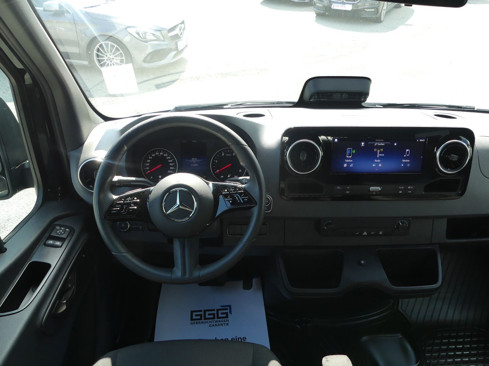 Fahrzeugabbildung Mercedes-Benz Sprinter III Pritsche DoKa RWD/AWD 317 C,