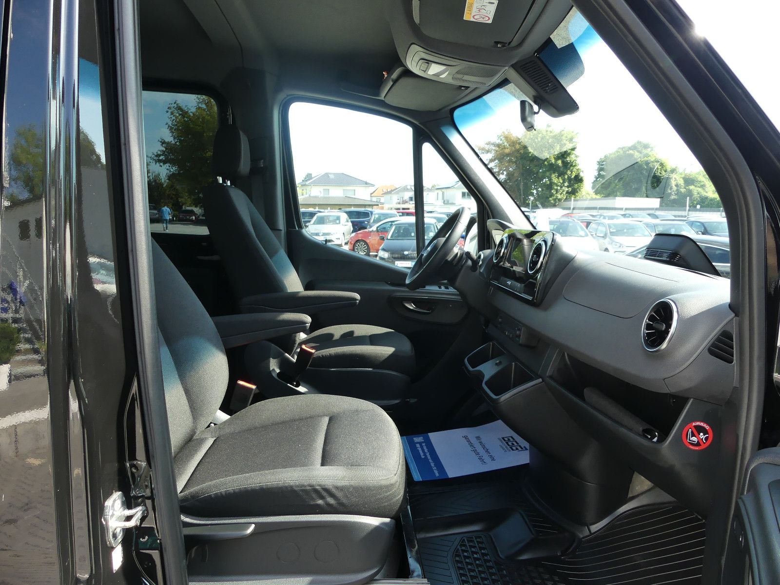 Fahrzeugabbildung Mercedes-Benz Sprinter III Pritsche DoKa RWD/AWD 317 C,