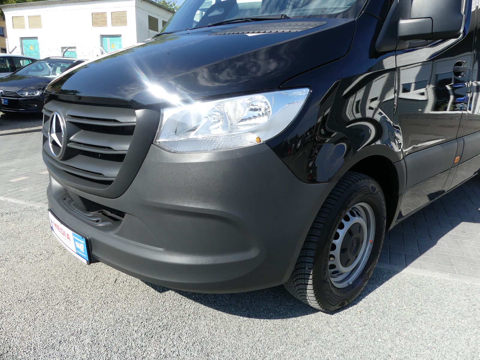Fahrzeugabbildung Mercedes-Benz Sprinter III Pritsche DoKa RWD/AWD 317 C,