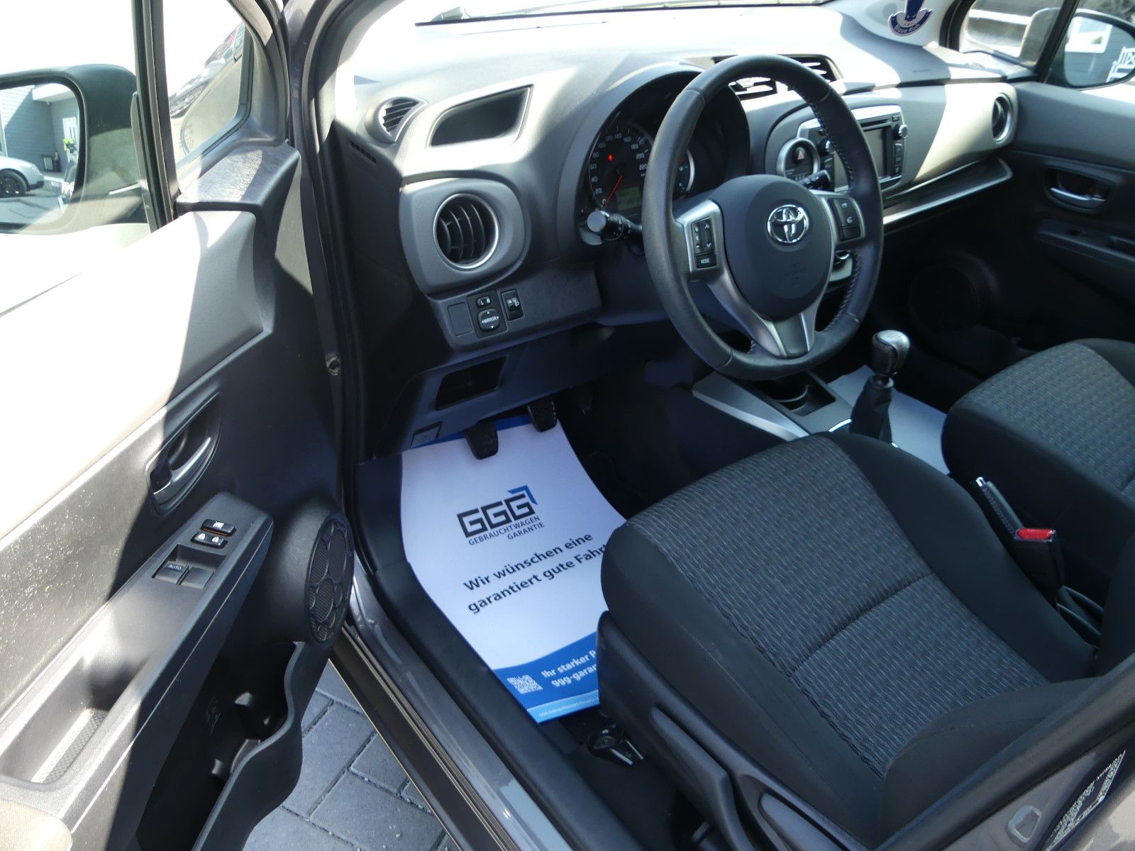 Fahrzeugabbildung Toyota Yaris Edition"1-HAND""NUR 49TKM"