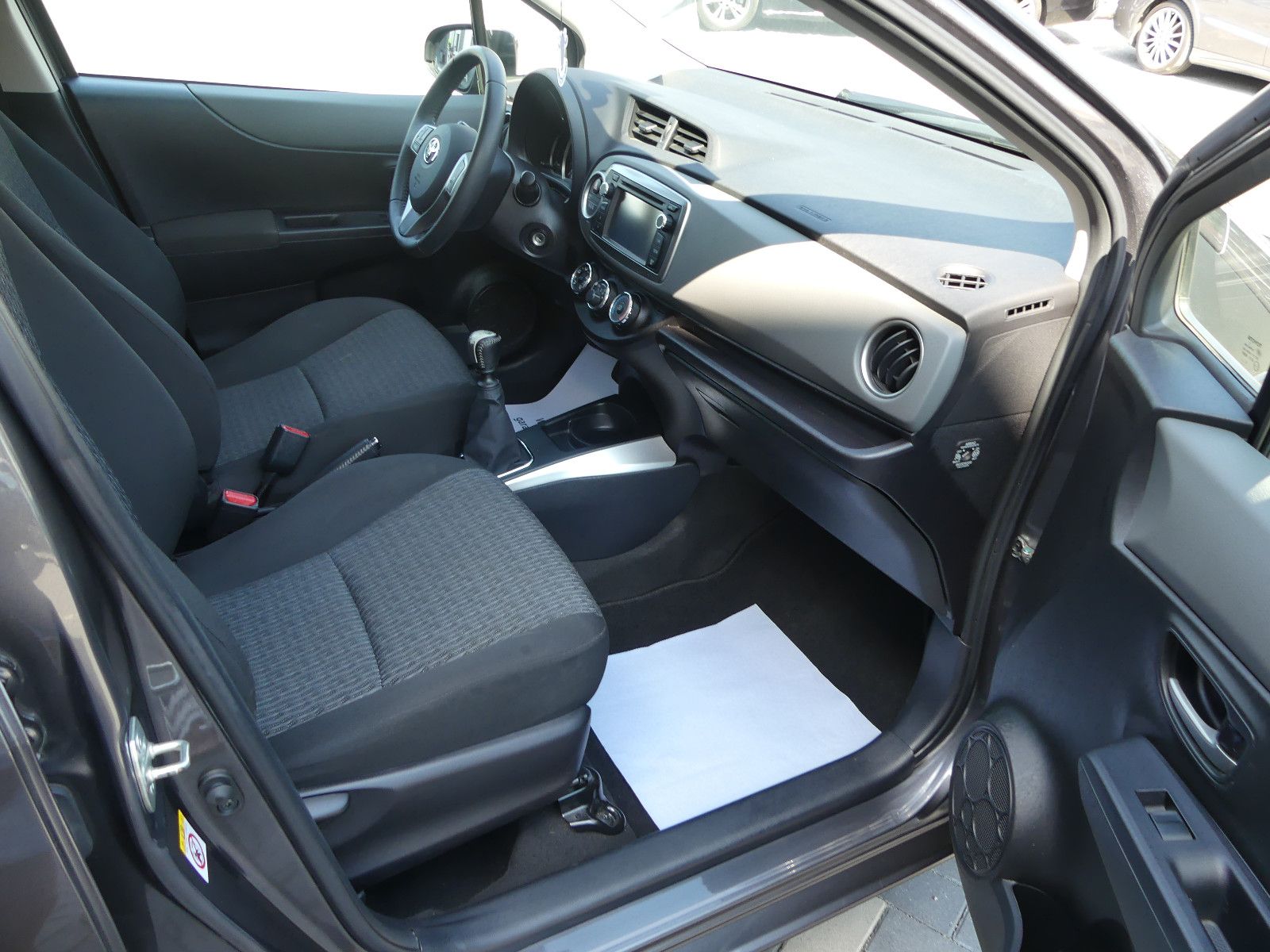 Fahrzeugabbildung Toyota Yaris Edition"1-HAND""NUR 49TKM"