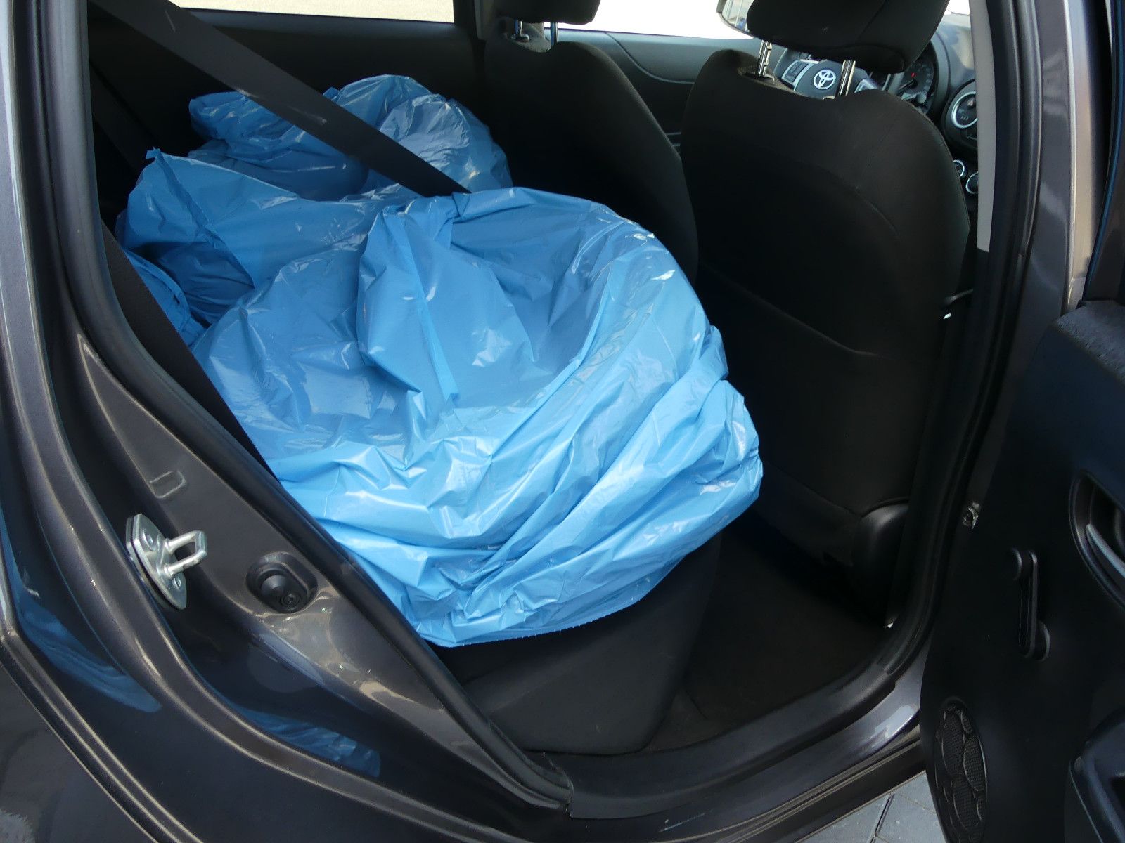 Fahrzeugabbildung Toyota Yaris Edition"1-HAND""NUR 49TKM"