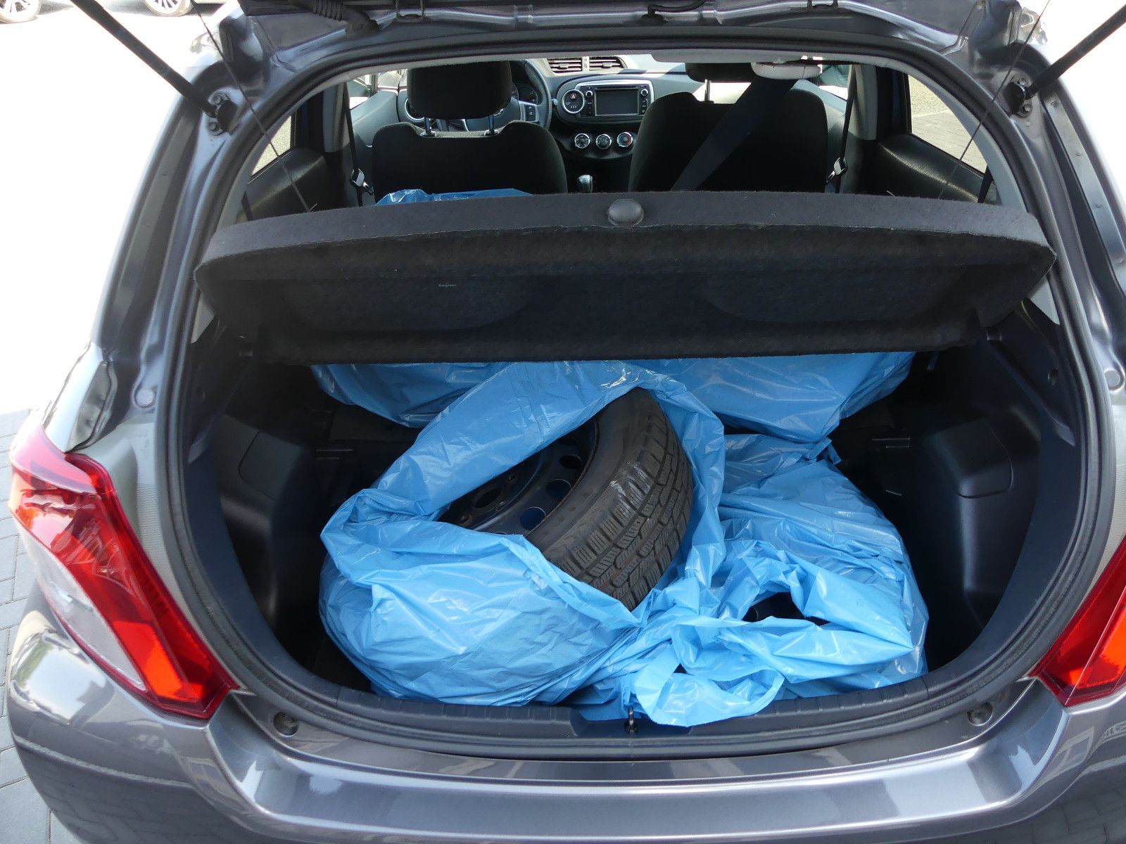 Fahrzeugabbildung Toyota Yaris Edition"1-HAND""NUR 49TKM"