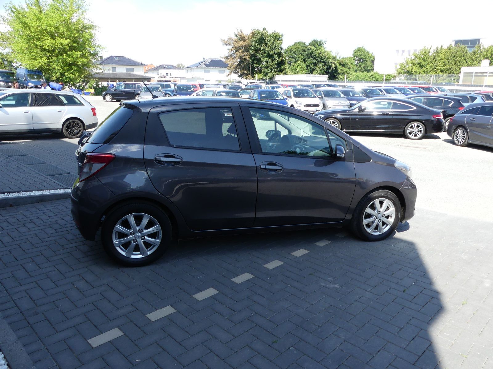 Fahrzeugabbildung Toyota Yaris Edition"1-HAND""NUR 49TKM"
