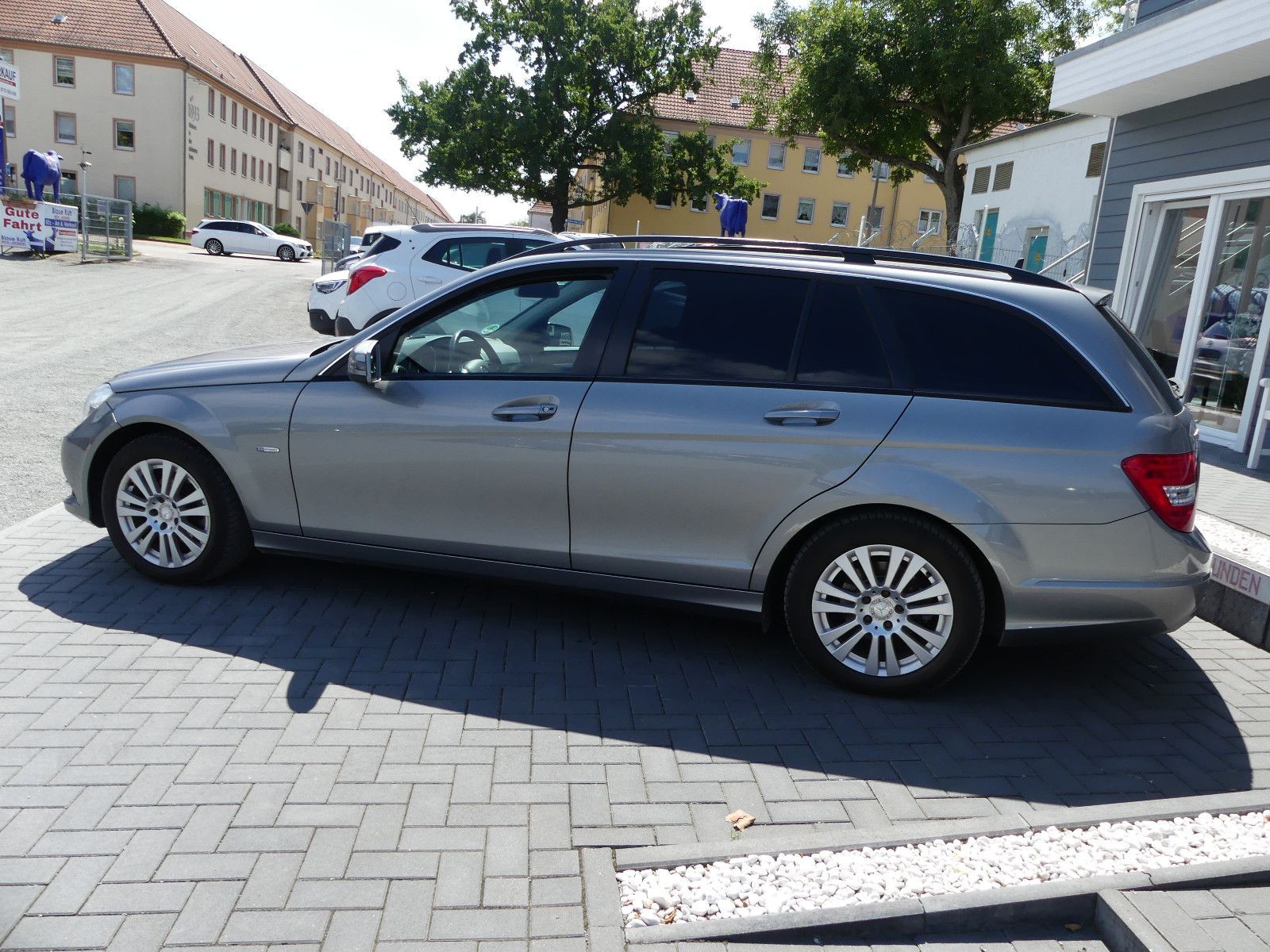 Fahrzeugabbildung Mercedes-Benz C 180 C T-Modell C 180 T CGI BlueEfficiency