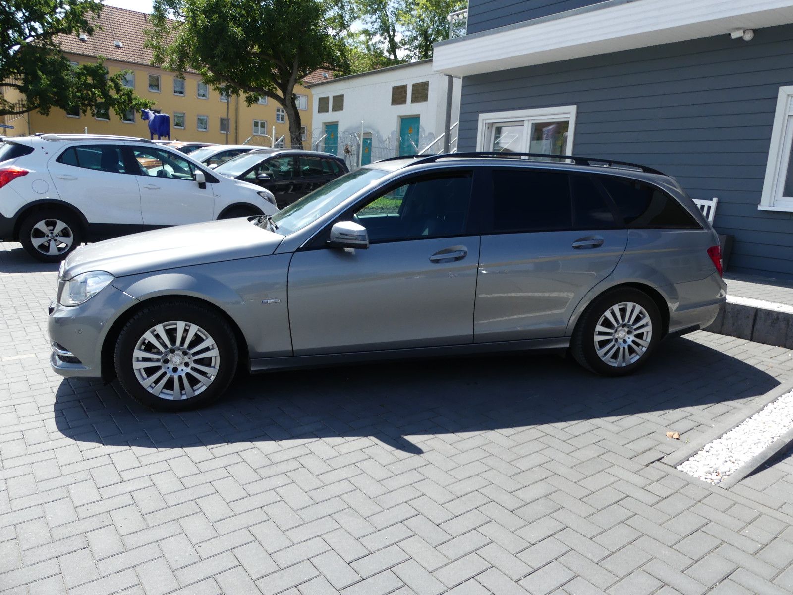 Fahrzeugabbildung Mercedes-Benz C 180 C T-Modell C 180 T CGI BlueEfficiency
