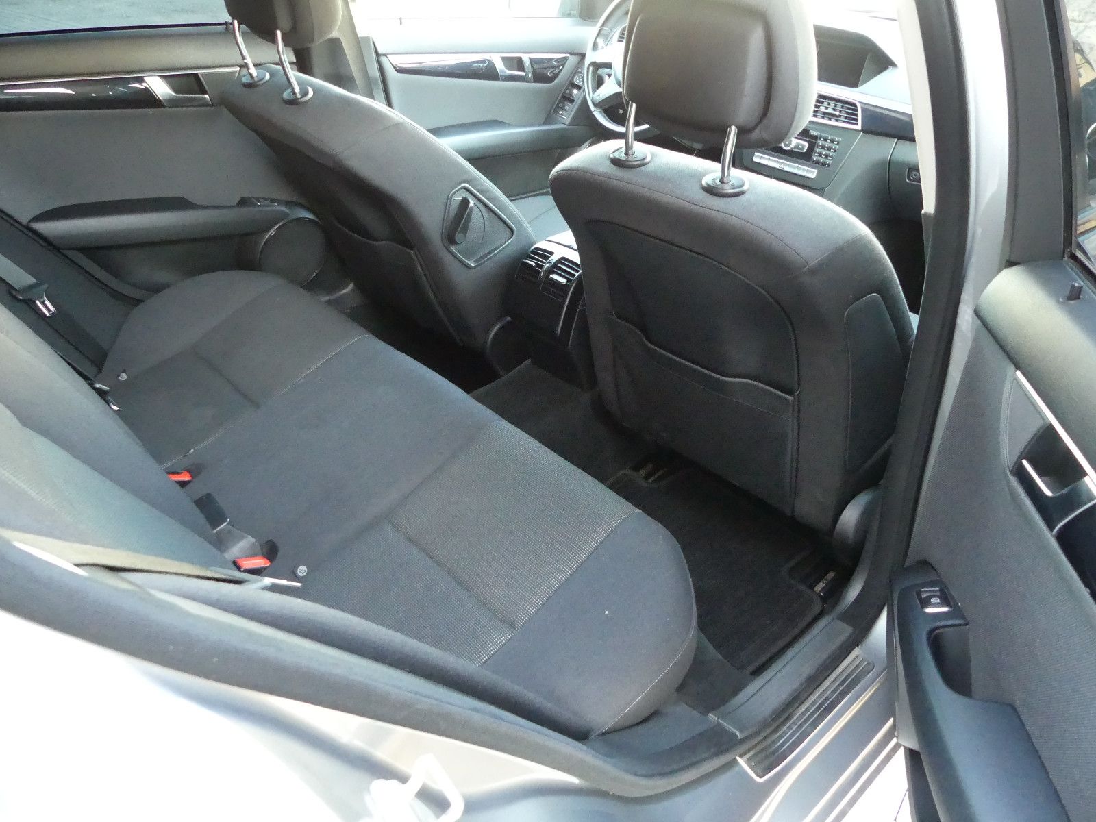 Fahrzeugabbildung Mercedes-Benz C 180 C T-Modell C 180 T CGI BlueEfficiency