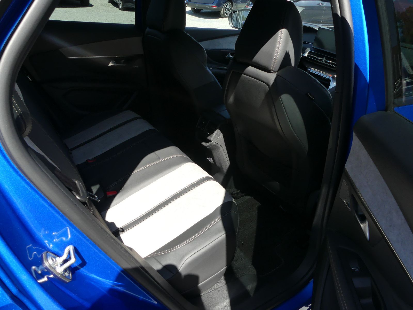 Fahrzeugabbildung Peugeot 3008 HYBRID 225 e-EAT8 GT Pack * 9000KM*