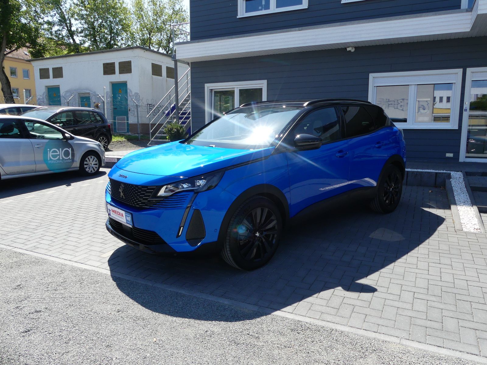 Fahrzeugabbildung Peugeot 3008 HYBRID 225 e-EAT8 GT Pack * 9000KM*