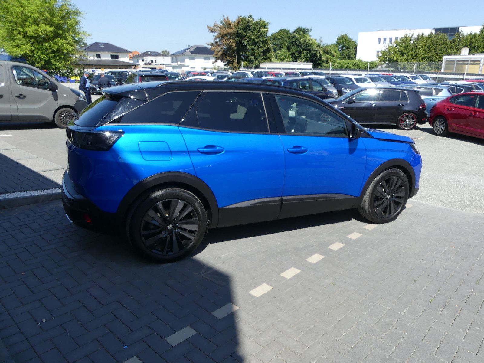 Fahrzeugabbildung Peugeot 3008 HYBRID 225 e-EAT8 GT Pack * 9000KM*