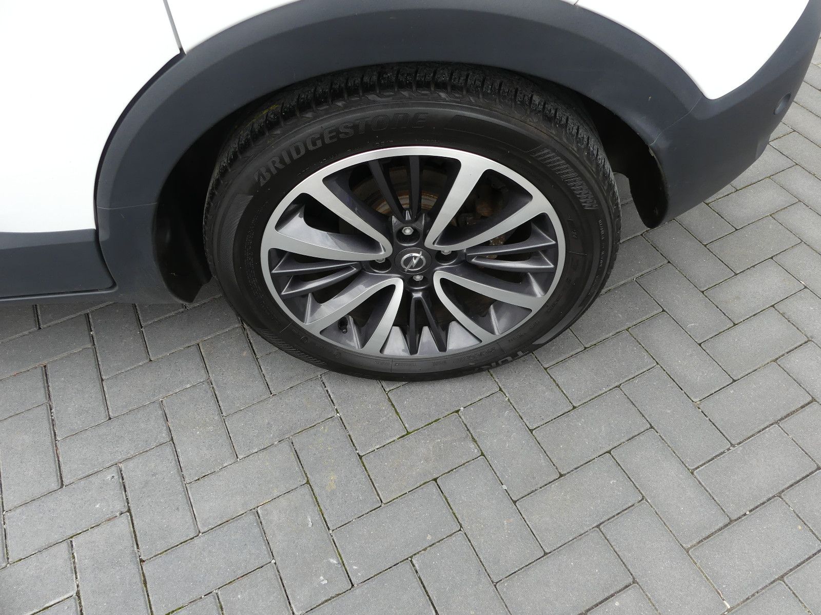 Fahrzeugabbildung Opel Crossland (X)