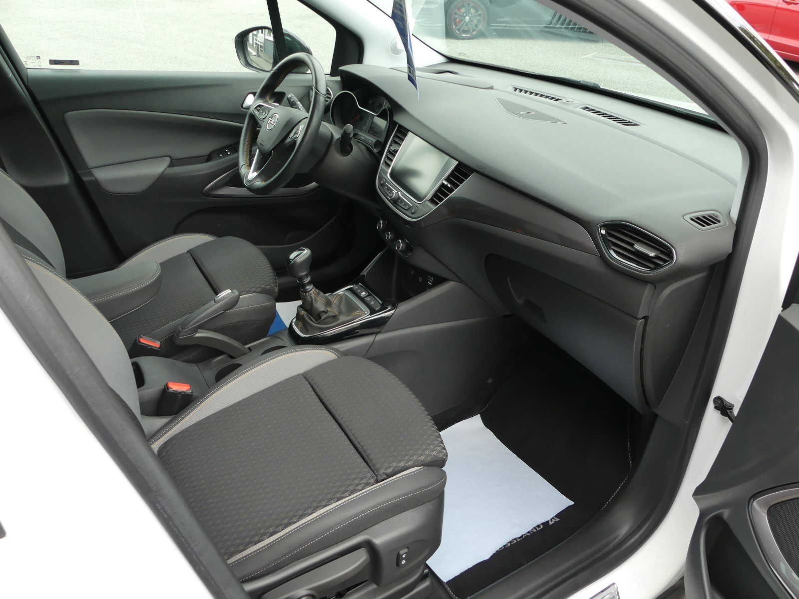 Fahrzeugabbildung Opel Crossland (X)