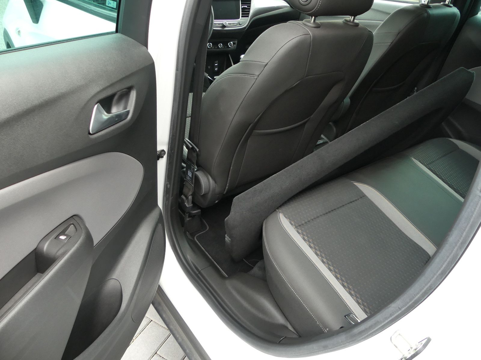 Fahrzeugabbildung Opel Crossland (X)