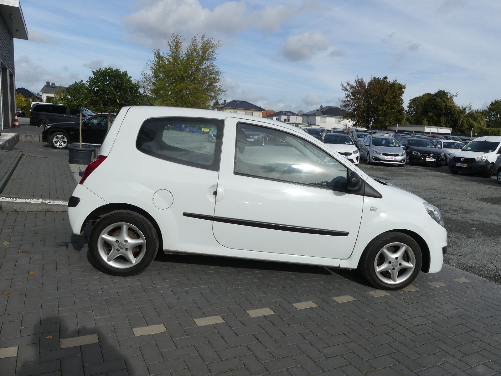 Fahrzeugabbildung Renault Twingo Authentique