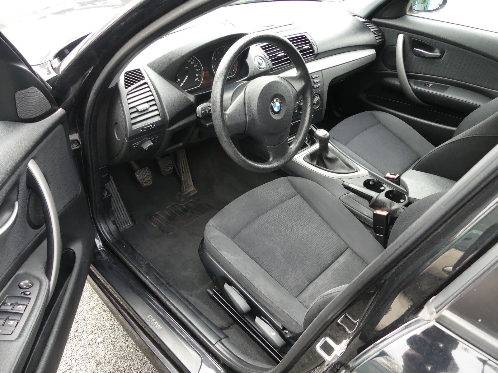 Fahrzeugabbildung BMW 116 1 Limousine 116 i