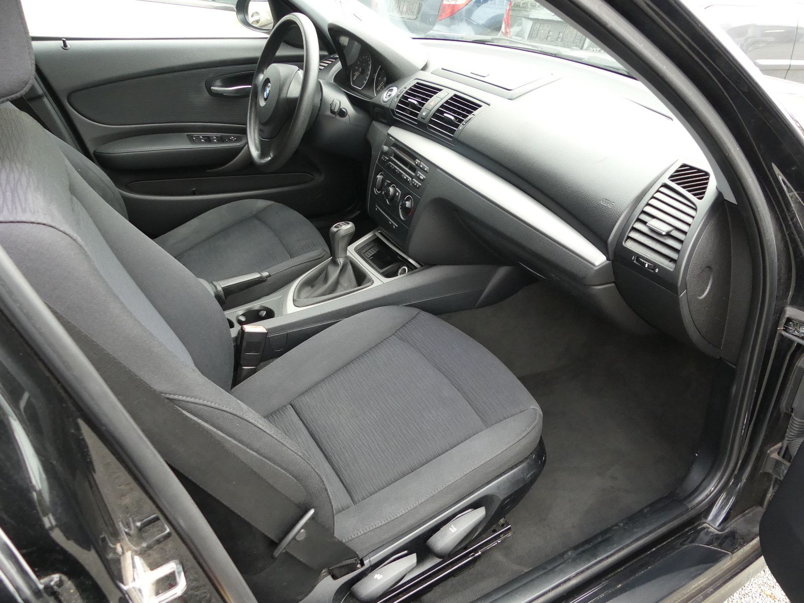 Fahrzeugabbildung BMW 116 1 Limousine 116 i
